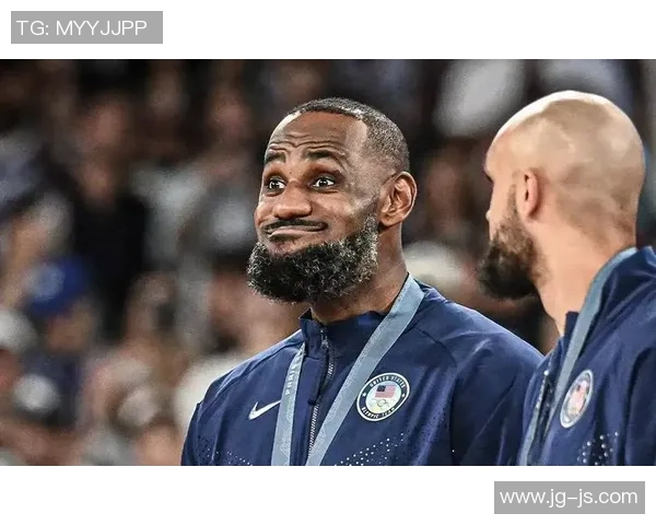 詹姆斯足球明星庆祝动作揭秘引发球迷热议与模仿潮流