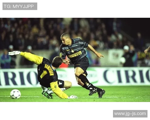 足球明星科斯罗纳尔多的辉煌历程与传奇瞬间回顾